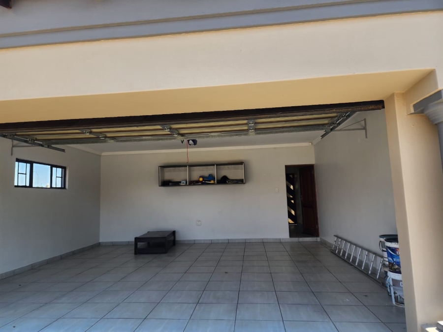 4 Bedroom Property for Sale in Flamwood North West